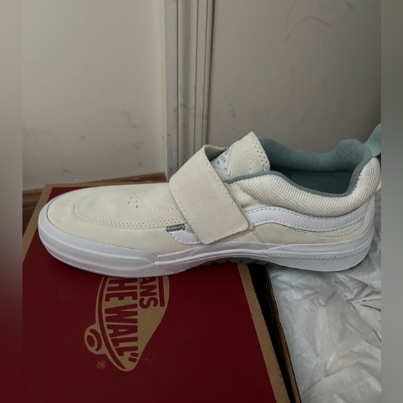 Vans - Picture 2 of 5